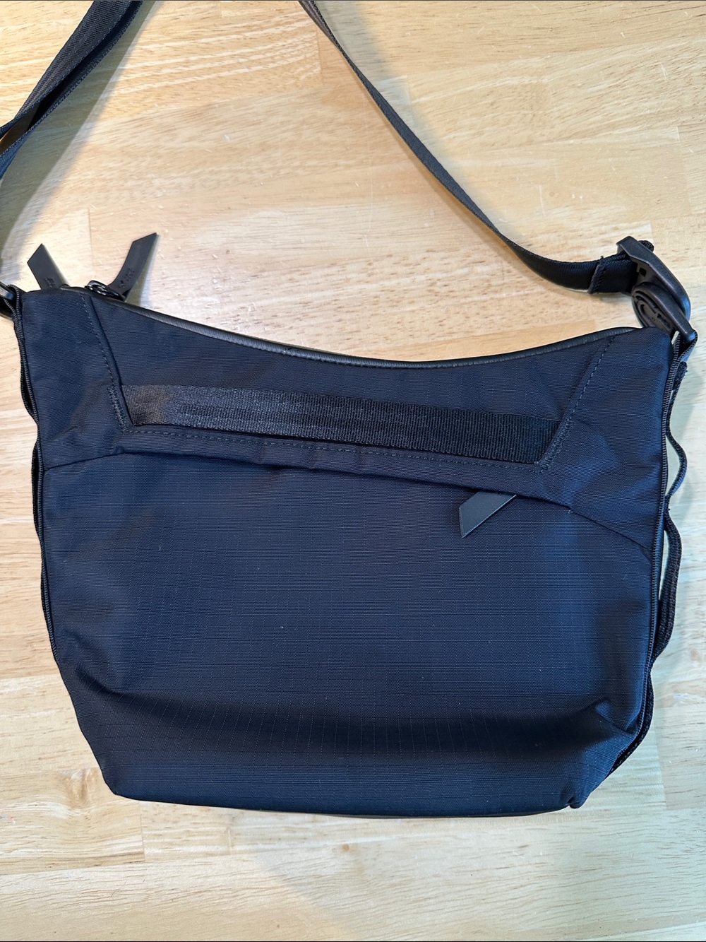 Alpaka Flow Satchel 2L Black Crossbody Messenger Bag - Minimal Shoulder Bag - Picture 10 of 10